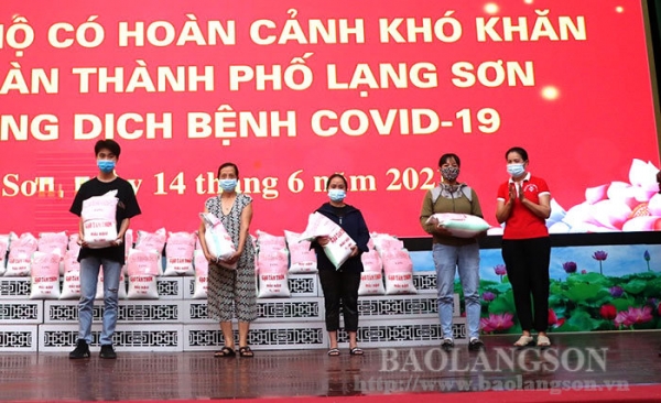 Hỗ trợ 1 tấn gạo cho các hộ nghèo bị ảnh hưởng dịch Covid -19 tại thành phố Lạng Sơn